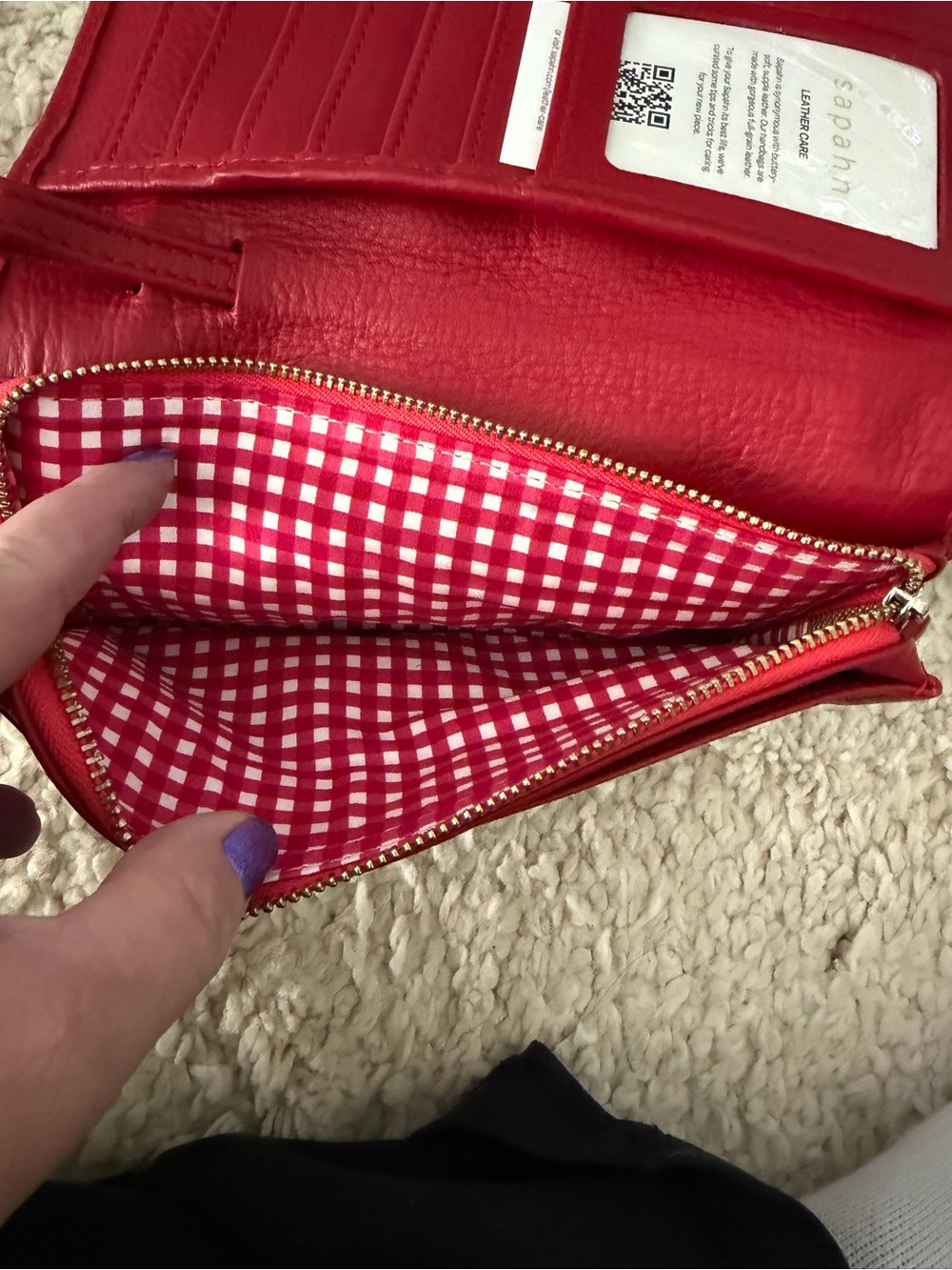 Saphan Stanley Crossbody in the rare color lipstick - Picture 4 of 9